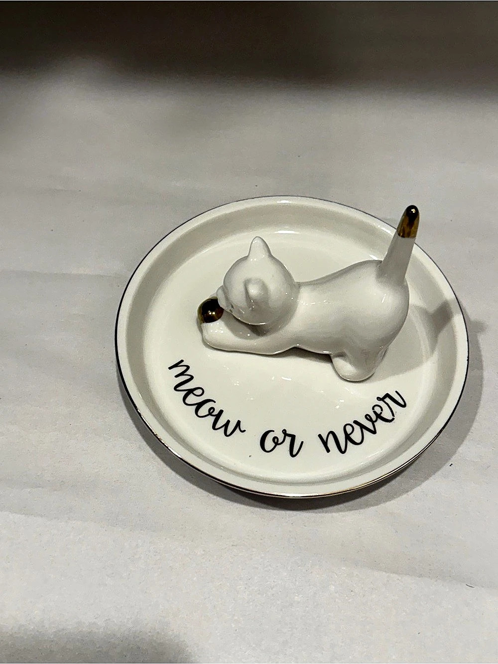 La Casa Bella Cat With Yarn Trinket Dish Ring Holder Meow Or Never White & Gold